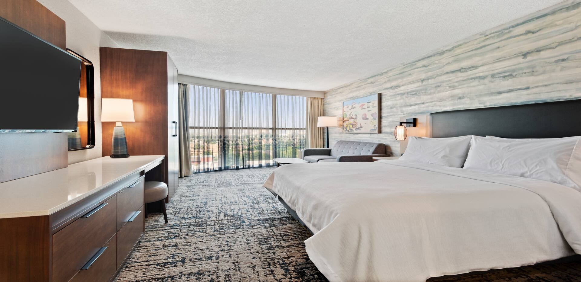 047-reva-upgraded-king-suite-bed