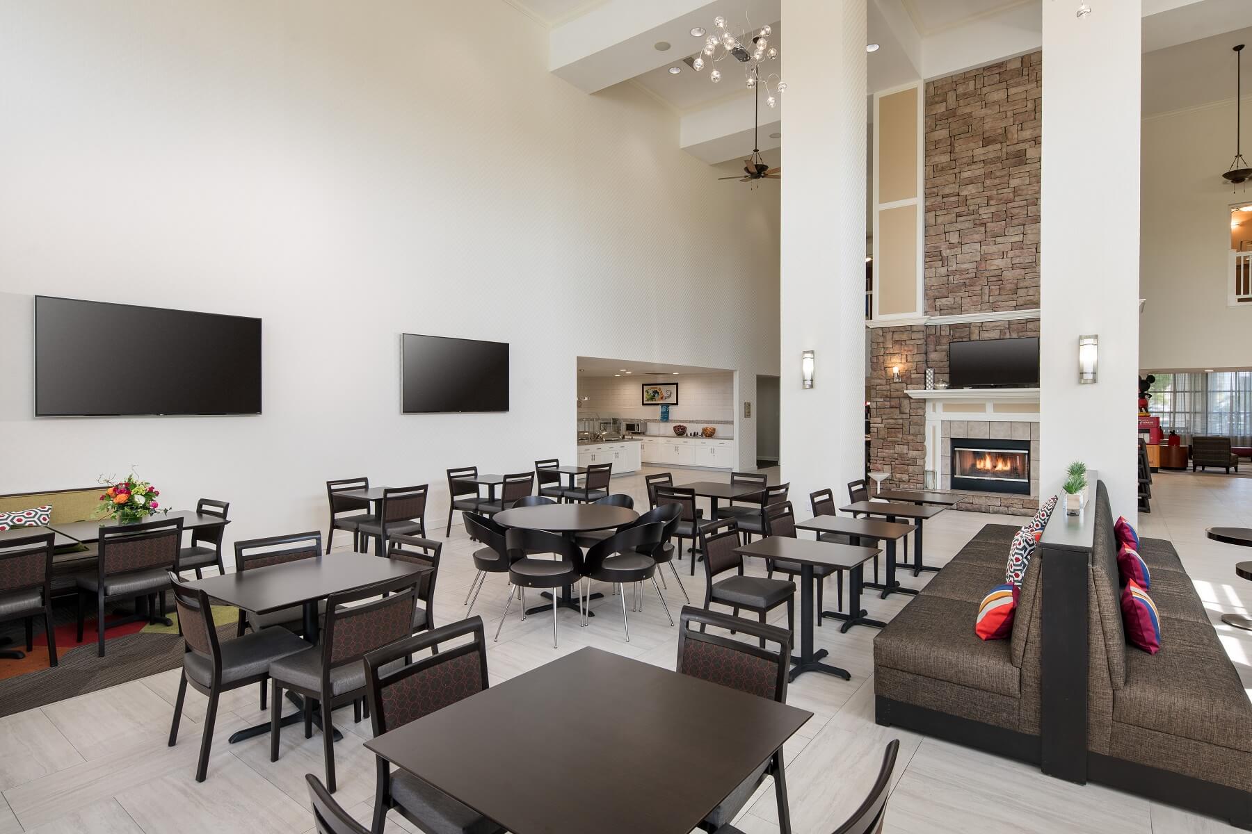 lobby-breakfast-seating2 (1)