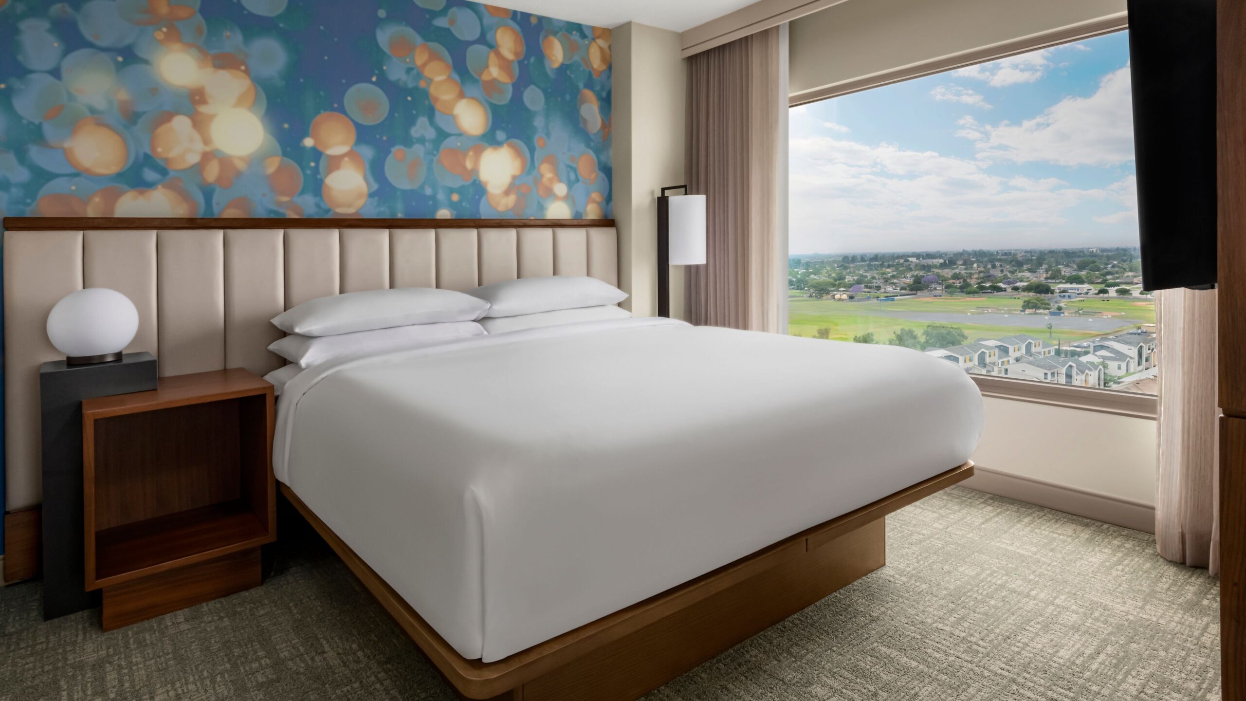 mc-snaas-king-bedroom-27049Wide