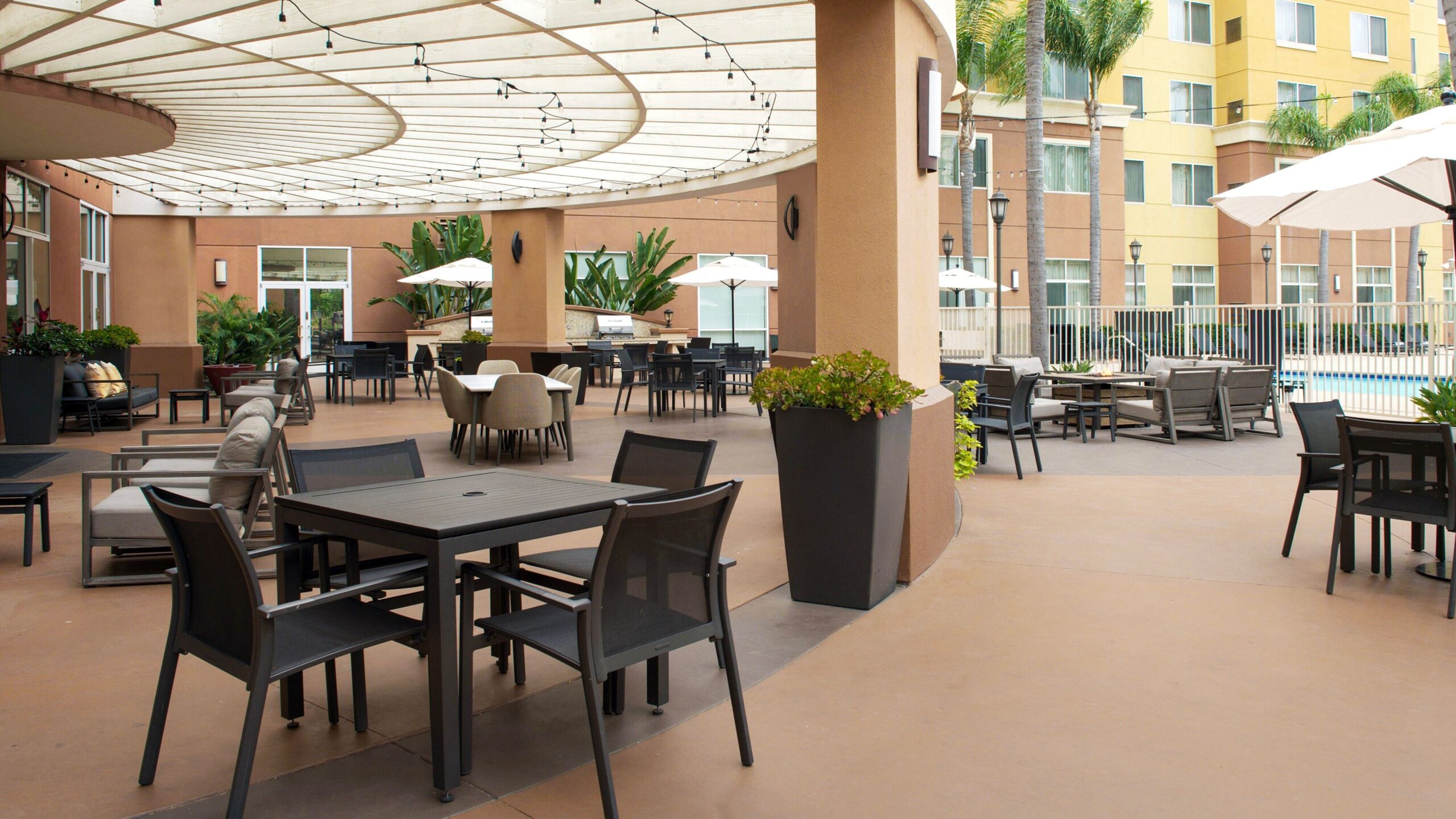 ri-snaag-outdoor-seating-38509-70935_Wide-Hor